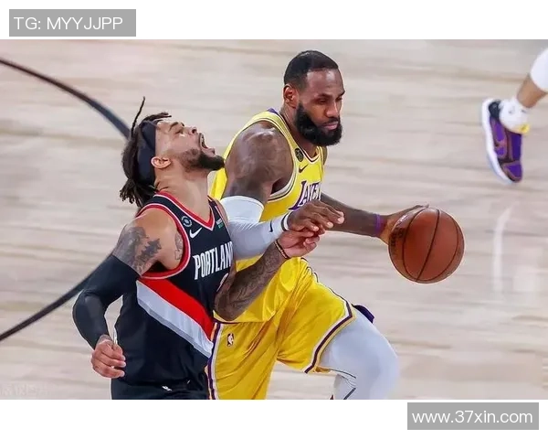 2013年湖人与开拓者激战回顾精彩录像重温经典对决瞬间